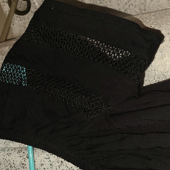 **NWOT** Black off the shoulder top -  Size L - Picture 2 of 4